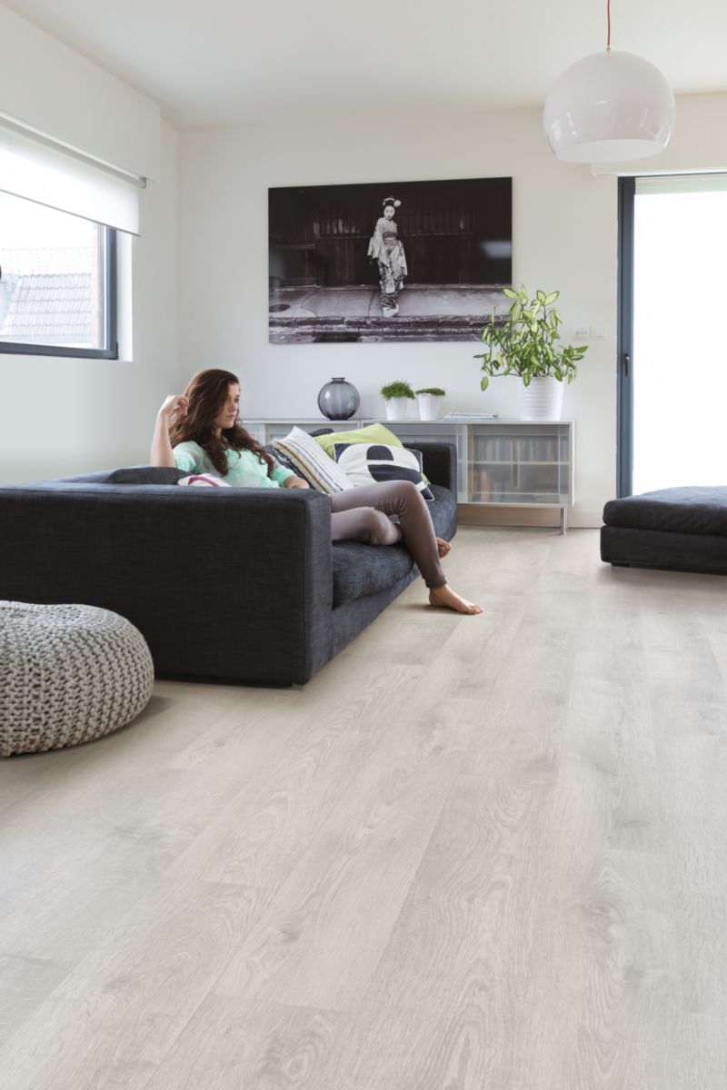 QUICK STEP - Sol PVC Locfloor LVT locl8 chêne royal gris clair QUICK STEP - Sol PVC Locfloor LVT locl8 chêne royal gris clair