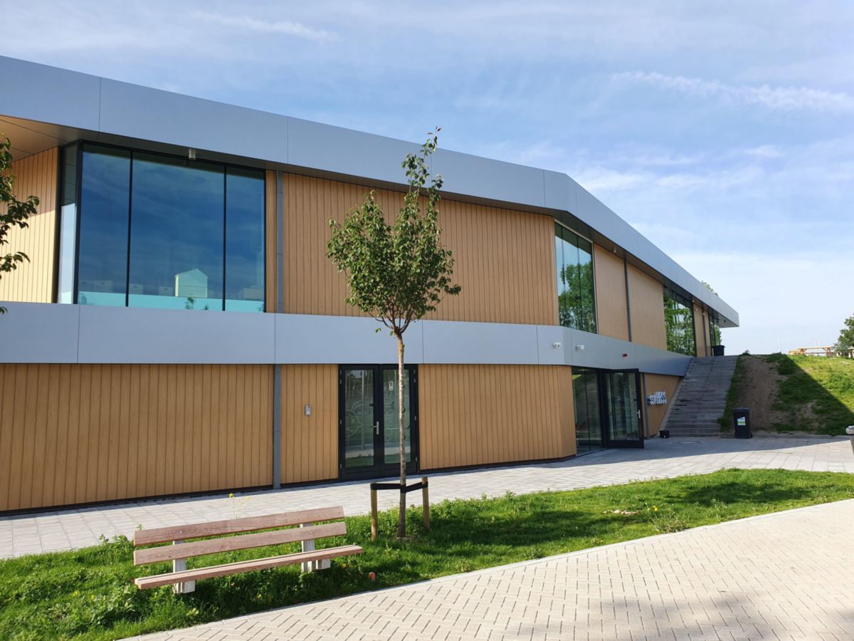 WERZALIT - Bardage Werzalit selekta REFINE Colorpan 18x170mm L.5,4m ...