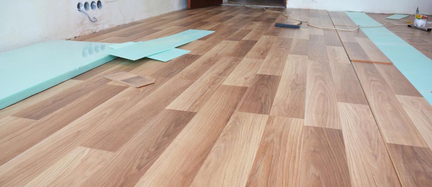 Quelle est la différence entre un sol stratifié et un parquet contrecollé ?