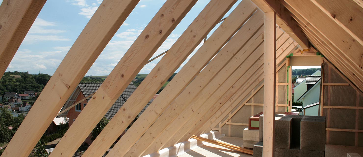Comment traiter une charpente en bois soi-même