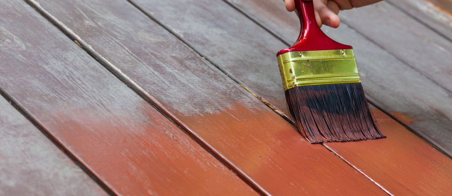 Les différents produits d'entretien à recommander pour une terrasse en bois